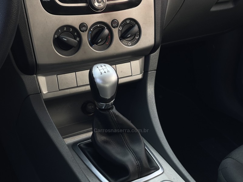 FOCUS 2.0 GLX 16V GASOLINA 4P MANUAL - 2009 - FARROUPILHA