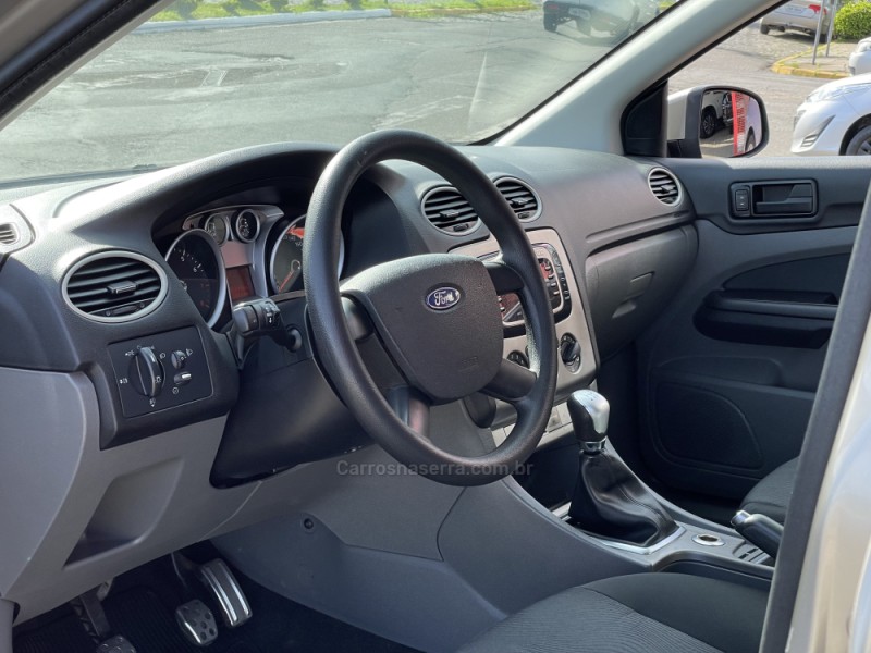 FOCUS 2.0 GLX 16V GASOLINA 4P MANUAL - 2009 - FARROUPILHA