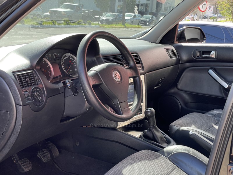 GOLF 1.6 MI SPORTLINE 8V FLEX 4P MANUAL - 2010 - FARROUPILHA