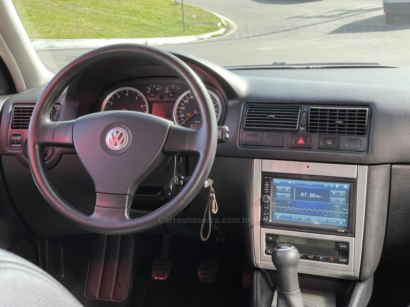 GOLF 1.6 MI SPORTLINE 8V FLEX 4P MANUAL - 2010 - FARROUPILHA