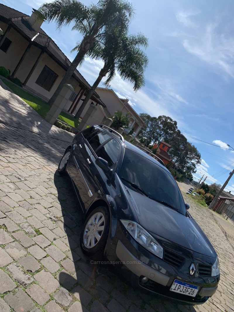 MÉGANE 2.0 DYNAMIQUE GRAND TOUR 16V GASOLINA 4P MANUAL - 2009 - CAXIAS DO SUL