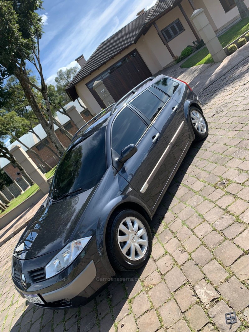 MÉGANE 2.0 DYNAMIQUE GRAND TOUR 16V GASOLINA 4P MANUAL