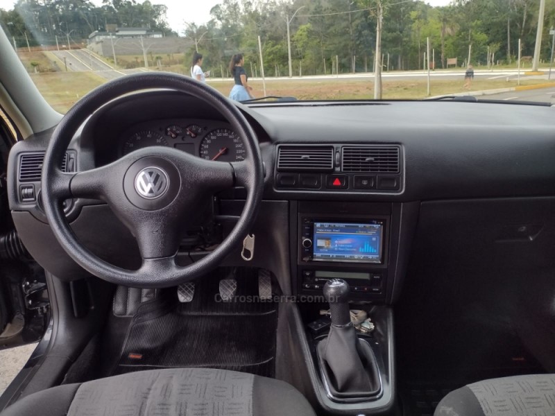 GOLF 1.6 8V GASOLINA 4P MANUAL - 2004 - CAXIAS DO SUL
