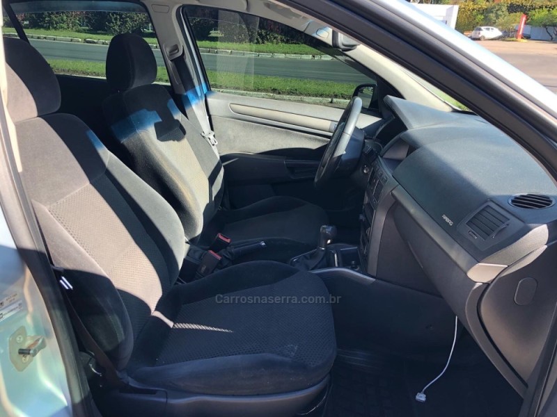 VECTRA 2.0 MPFI GT HATCH 8V FLEX 4P MANUAL - 2011 - CANELA