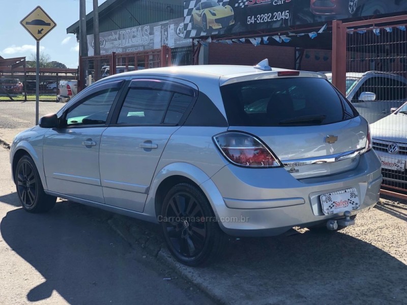 VECTRA 2.0 MPFI GT HATCH 8V FLEX 4P MANUAL - 2011 - CANELA