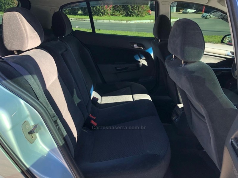 VECTRA 2.0 MPFI GT HATCH 8V FLEX 4P MANUAL - 2011 - CANELA