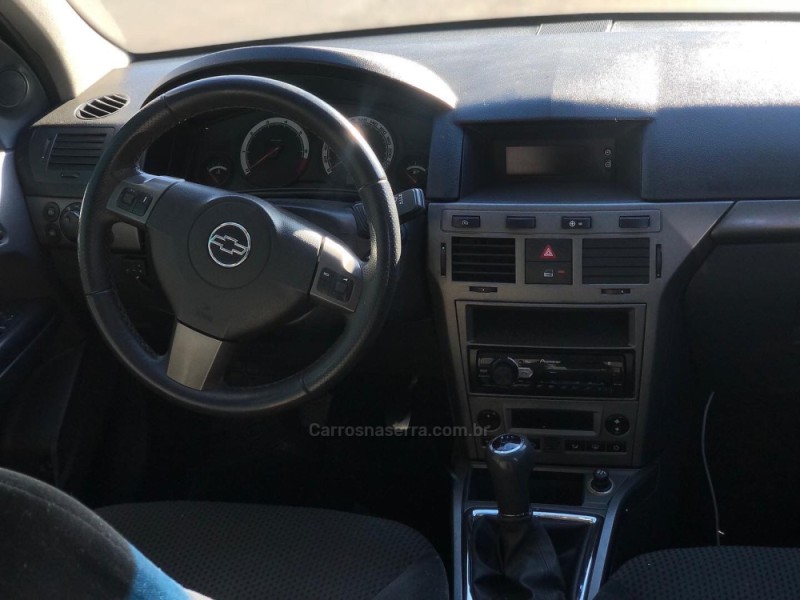 VECTRA 2.0 MPFI GT HATCH 8V FLEX 4P MANUAL - 2011 - CANELA