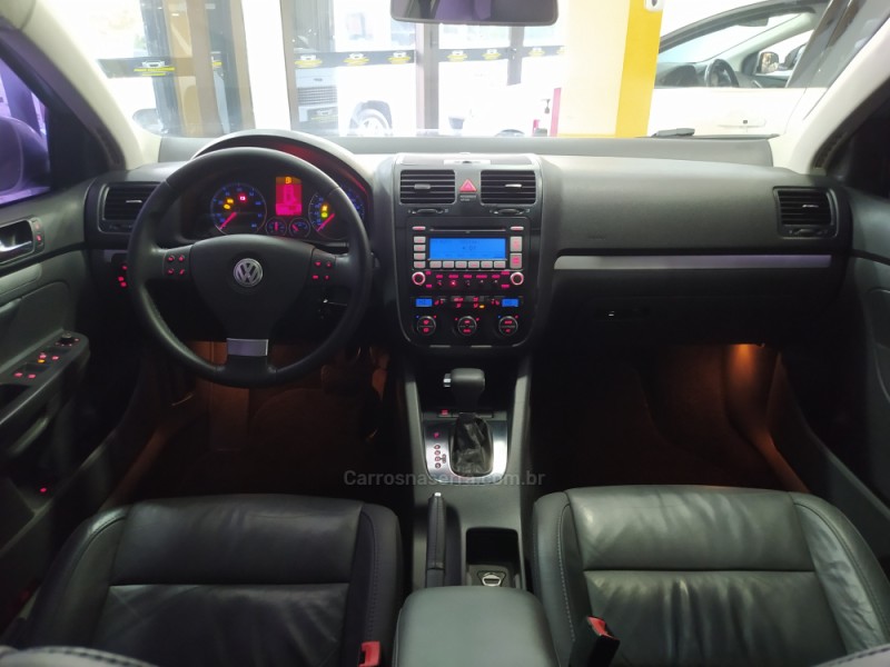 JETTA 2.5 I 20V 170CV GASOLINA 4P TIPTRONIC - 2009 - CAXIAS DO SUL