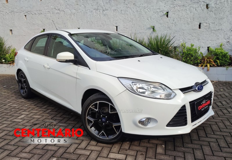 FOCUS 2.0 TITANIUM SEDAN 16V FLEX 4P AUTOMÁTICO