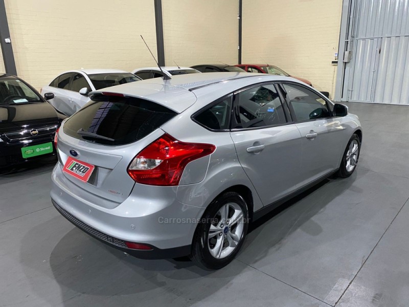 FOCUS 1.6 SE HATCH 16V FLEX 4P AUTOMÁTICO - 2014 - CAXIAS DO SUL