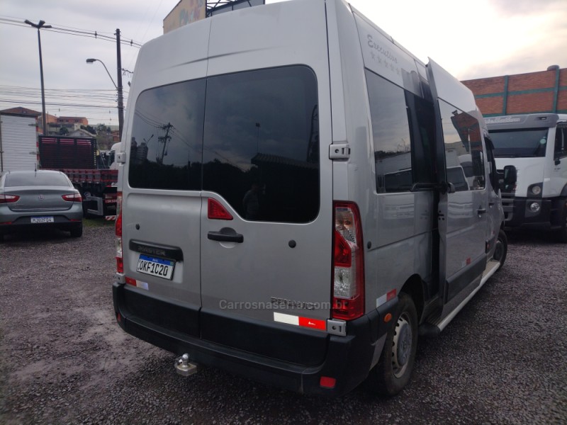 MASTER 2.3 DCI MINIBUS VIP L3H2 16 LUGARES 16V DIESEL 4P MANUAL - 2015 - CAXIAS DO SUL