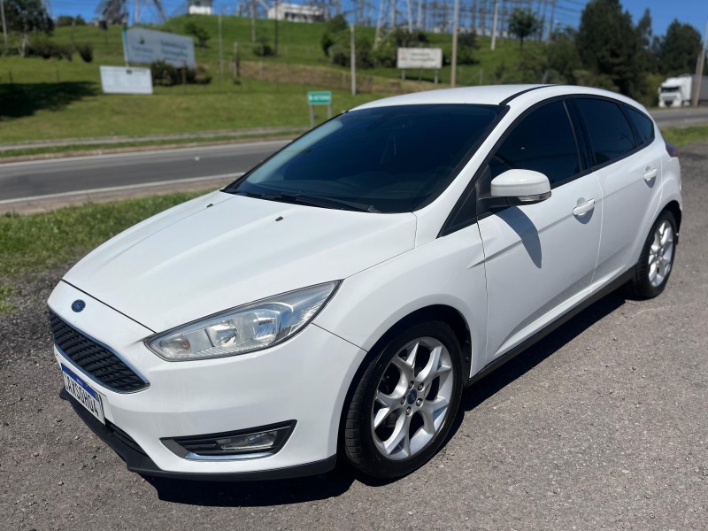 FOCUS 2.0 SE HATCH 16V FLEX 4P AUTO - 2016 - FARROUPILHA