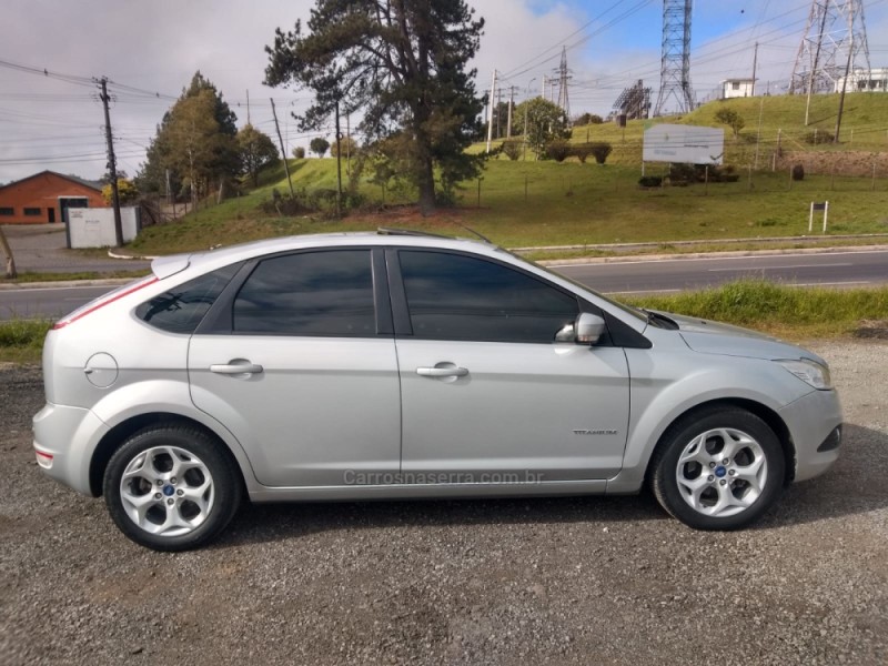 focus 2.0 titanium hatch 16v flex 4p automatico 2013 farroupilha