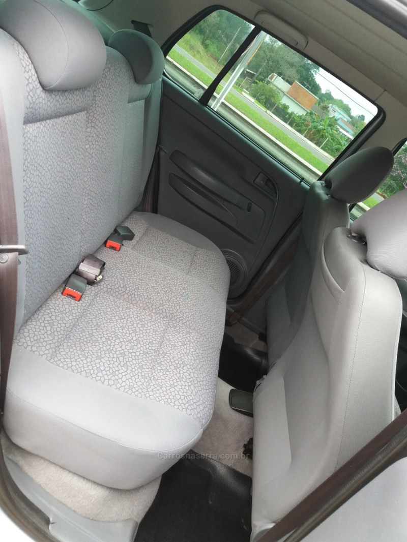 FOX 1.6 MI PLUS 8V GASOLINA 4P MANUAL - 2005 - DOIS IRMãOS