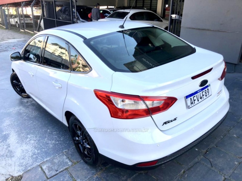 FOCUS 1.6 SE SEDAN 16V FLEX 4P AUTOMÁTICO - 2014 - CAXIAS DO SUL