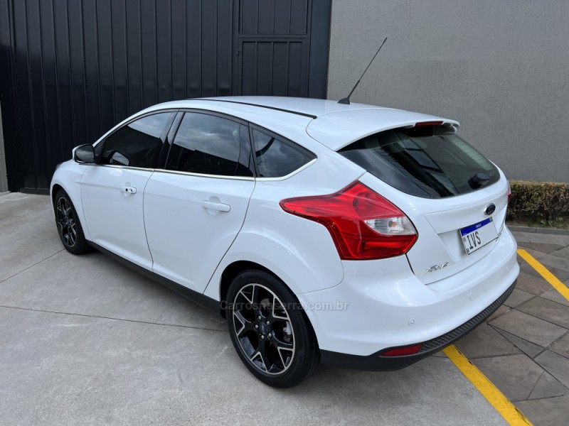 FOCUS 2.0 TITANIUM HATCH 16V FLEX 4P AUTOMÁTICO - 2015 - CAXIAS DO SUL