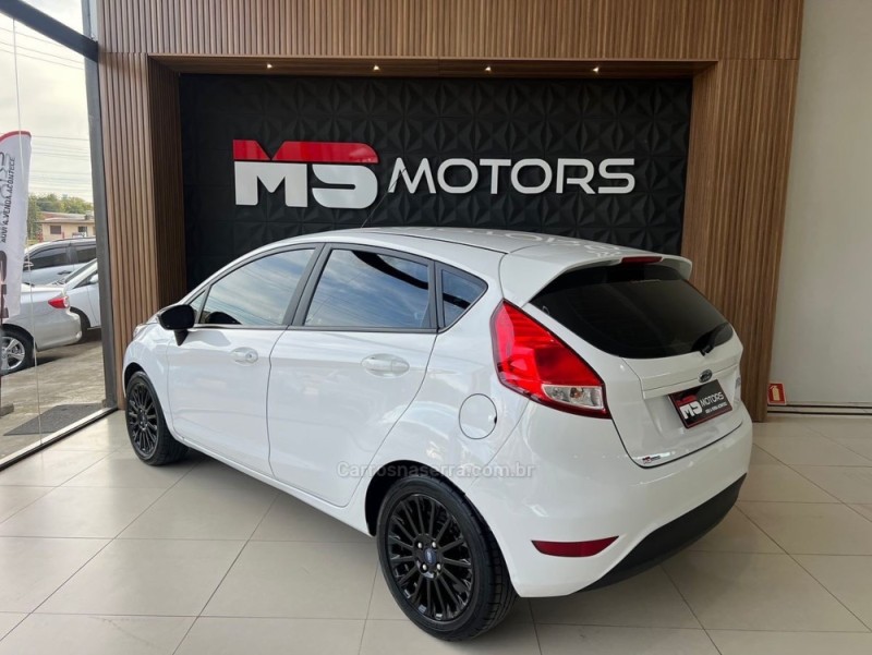 FIESTA 1.6 SE HATCH 16V FLEX 4P MANUAL - 2017 - PORTãO