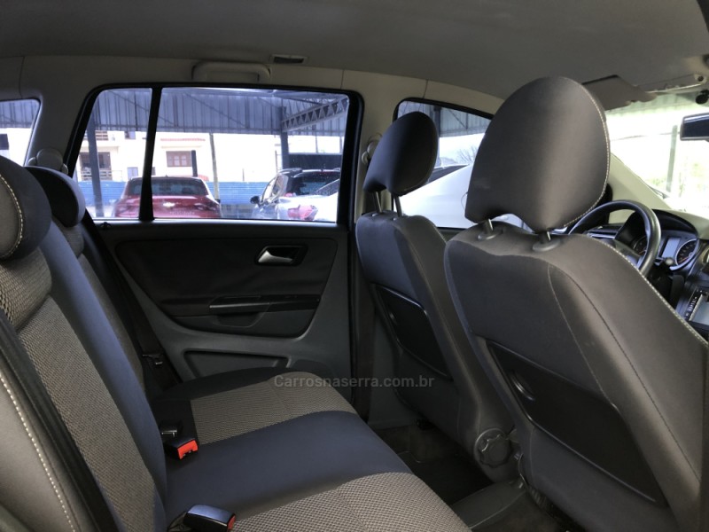 SPACEFOX 1.6 MI SPORTLINE 8V FLEX 4P MANUAL - 2011 - BOM PRINCíPIO
