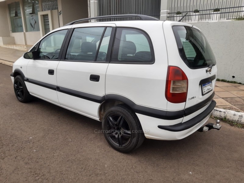 ZAFIRA 2.0 MPFI ELEGANCE 8V FLEX 4P MANUAL - 2009 - BOM PRINCíPIO