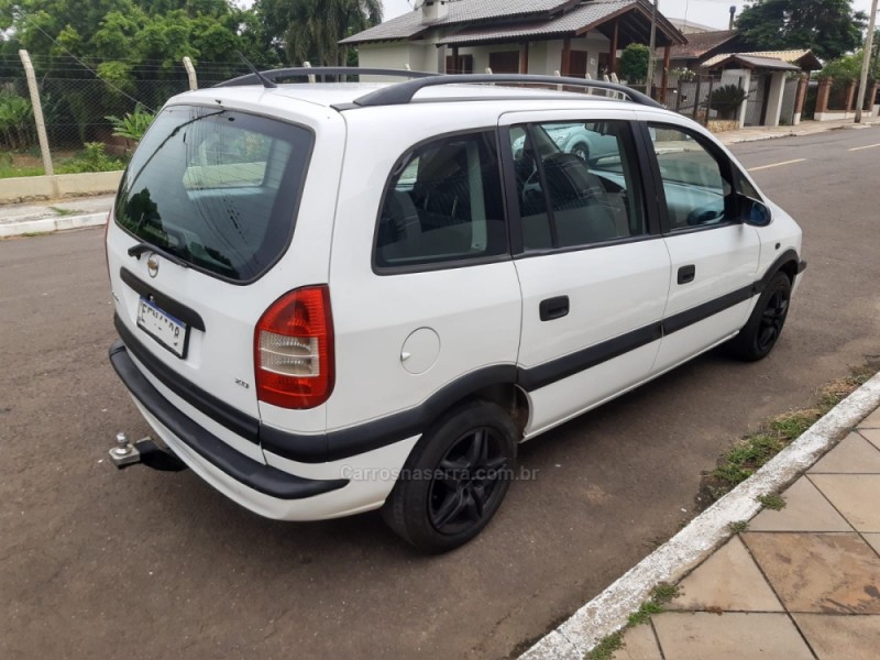 ZAFIRA 2.0 MPFI ELEGANCE 8V FLEX 4P MANUAL - 2009 - BOM PRINCíPIO