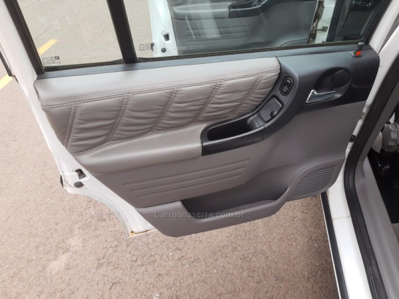 ZAFIRA 2.0 MPFI ELEGANCE 8V FLEX 4P MANUAL - 2009 - BOM PRINCíPIO
