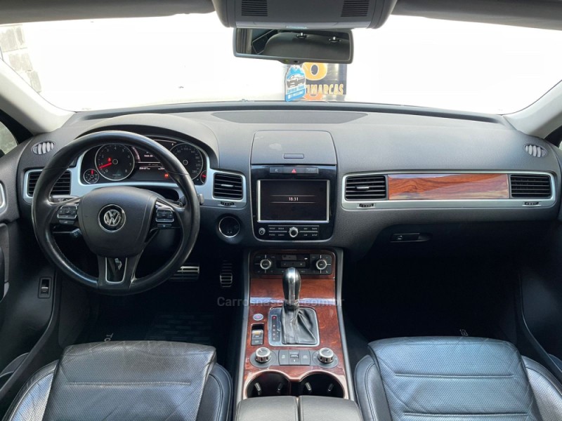 TOUAREG 4.2 FSI V8 32V GASOLINA 4P TIPTRONIC - 2012 - CAXIAS DO SUL