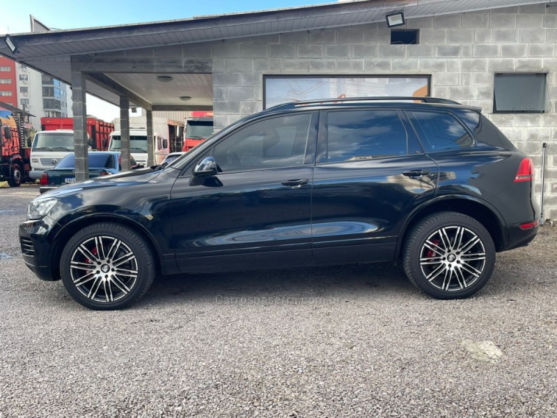 TOUAREG 4.2 FSI V8 32V GASOLINA 4P TIPTRONIC - 2012 - CAXIAS DO SUL