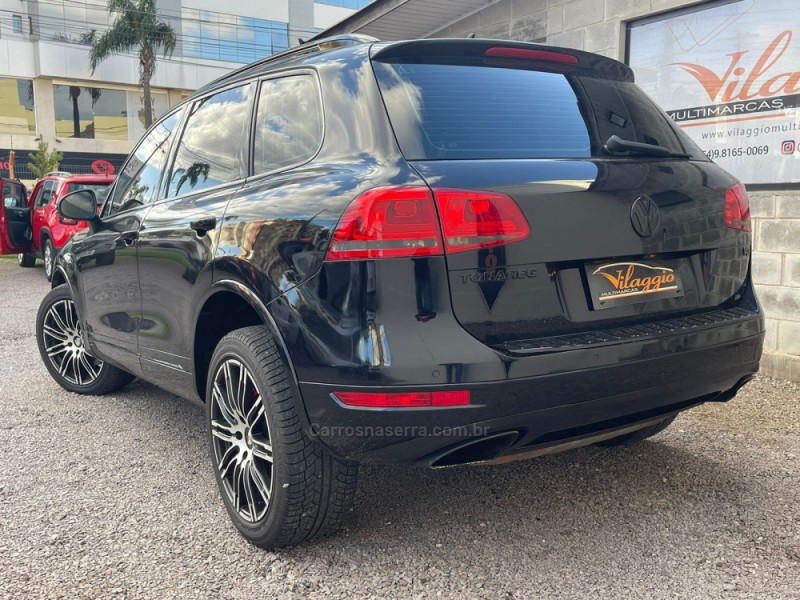 TOUAREG 4.2 FSI V8 32V GASOLINA 4P TIPTRONIC - 2012 - CAXIAS DO SUL