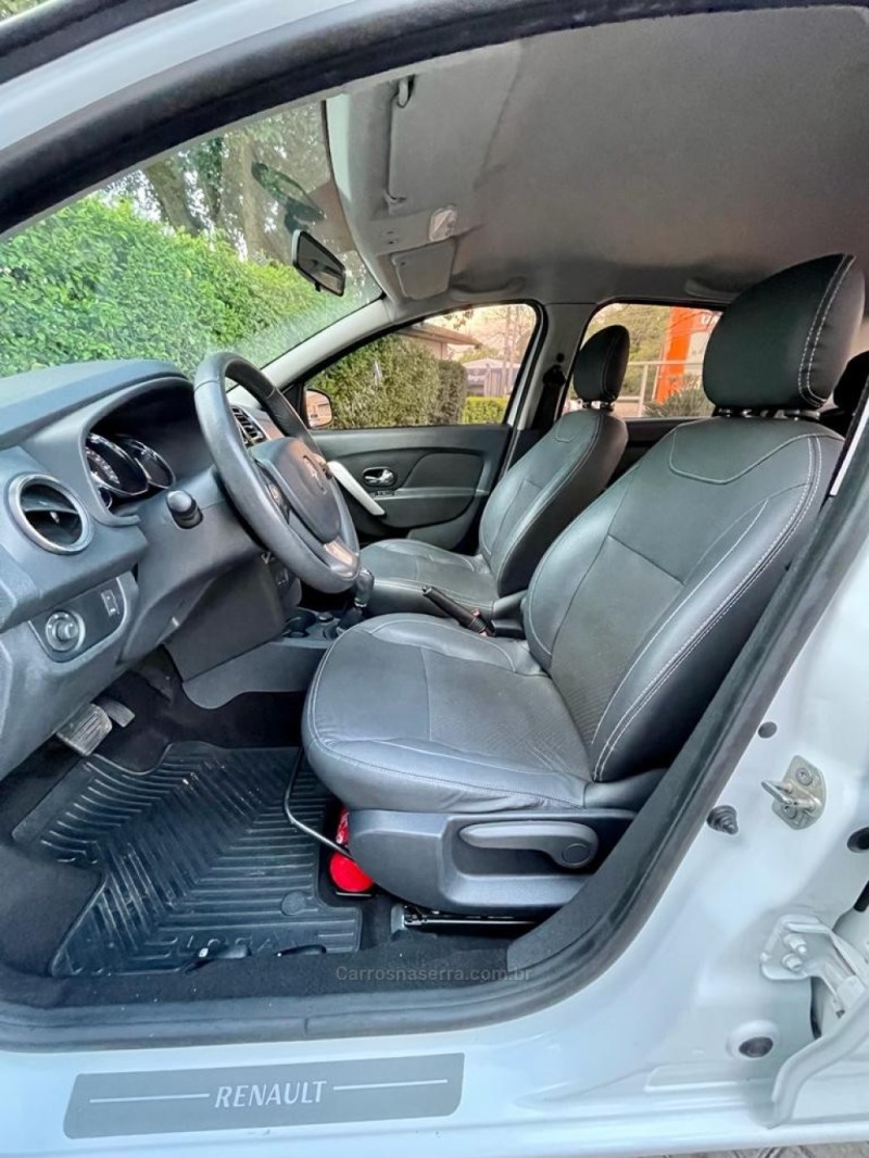 LOGAN 1.6 DYNAMIQUE 8V FLEX 4P AUTOMATIZADO - 2015 - ROLANTE