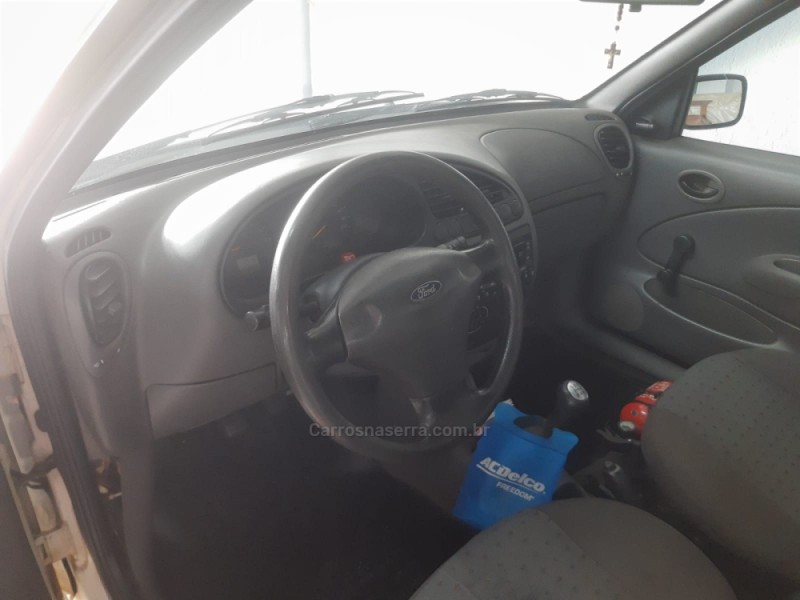 COURIER 1.6 MPI L VAN 8V FLEX 2P MANUAL - 2010 - BOM PRINCíPIO