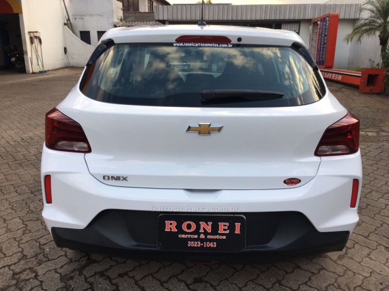 ONIX 1.0  LT 12V FLEX 4P MANUAL - 2020 - PAROBé