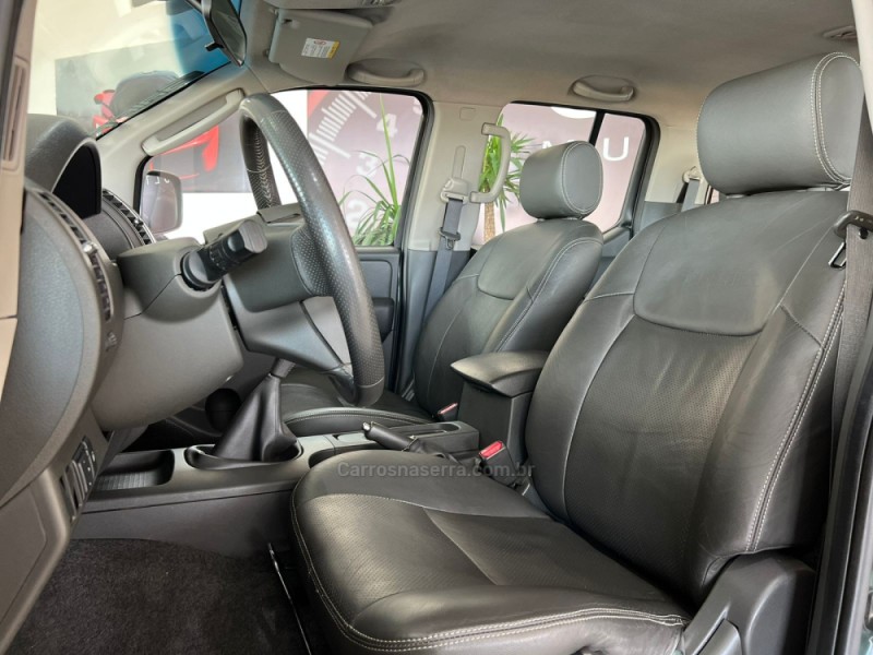 FRONTIER 2.5 SV ATTACK 4X4 CD TURBO ELETRONIC DIESEL 4P MANUAL - 2014 - DOIS IRMãOS