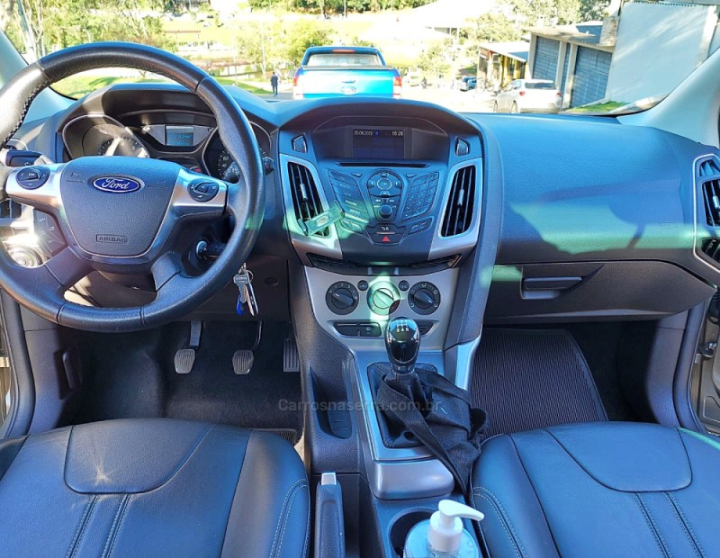 FOCUS 1.6 SE PLUS 16V FLEX 4P MANUAL - 2015 - PASSO FUNDO