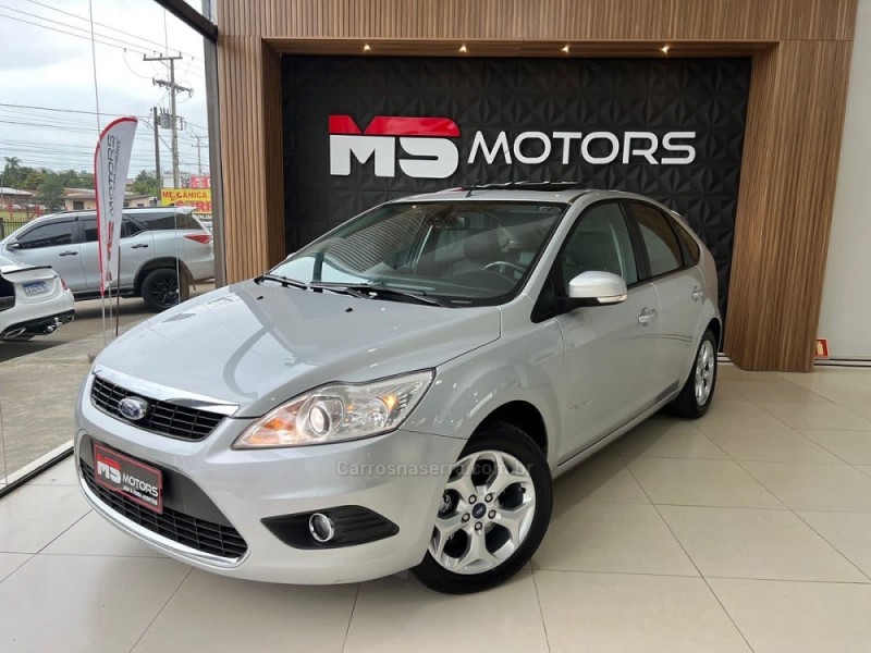 FOCUS 2.0 TITANIUM HATCH 16V FLEX 4P AUTOMÁTICO
