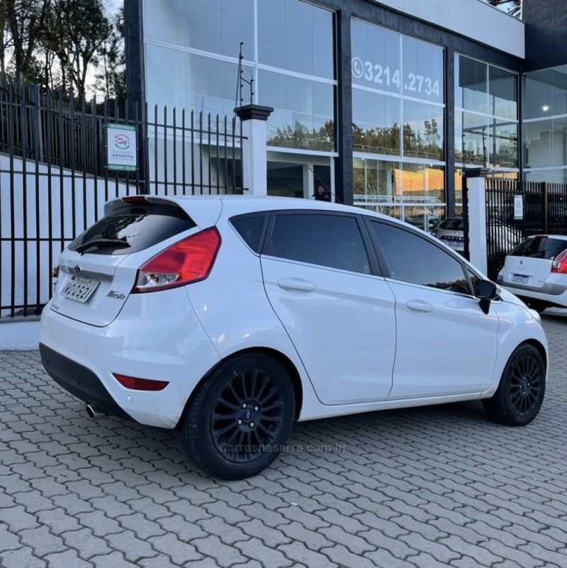 FIESTA 1.6 TITANIUM HATCH 16V FLEX 4P MANUAL - 2015 - CAXIAS DO SUL