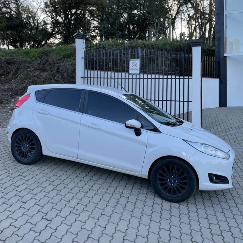 FIESTA 1.6 TITANIUM HATCH 16V FLEX 4P MANUAL - 2015 - CAXIAS DO SUL