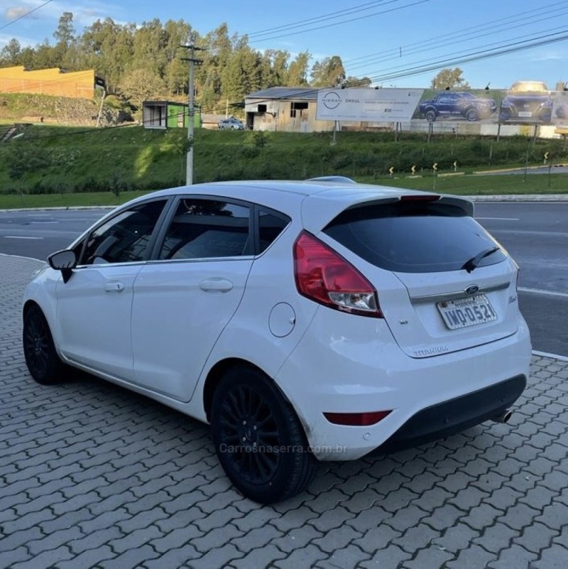 FIESTA 1.6 TITANIUM HATCH 16V FLEX 4P MANUAL - 2015 - CAXIAS DO SUL