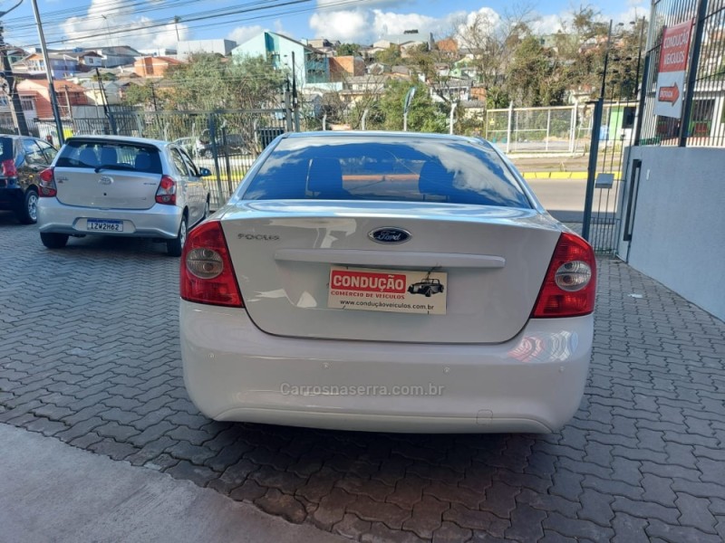 FOCUS 1.6 8V FLEX 4P MANUAL - 2011 - CAXIAS DO SUL