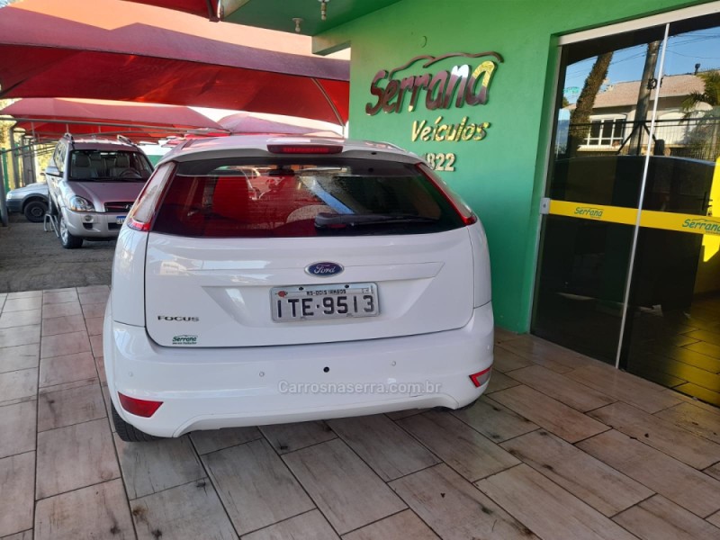 FOCUS 1.6 GL 8V FLEX 4P MANUAL - 2012 - DOIS IRMãOS