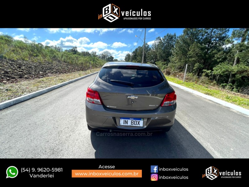 ONIX 1.0 LT PLUS 8V FLEX 4P MANUAL - 2014 - GRAMADO
