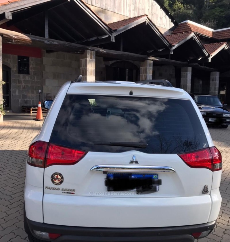 PAJERO DAKAR 3.2 HPE 4X4 7 LUGARES 16V TURBO INTERCOOLER DIESEL 4P AUTOMÁTICO - 2015 - CAXIAS DO SUL