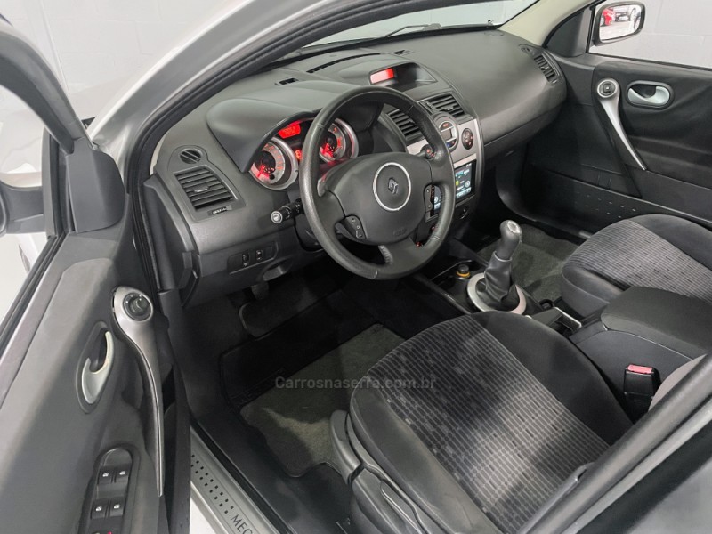 MÉGANE 1.6 DYNAMIQUE GRAND TOUR 16V FLEX 4P MANUAL - 2011 - ESTâNCIA VELHA