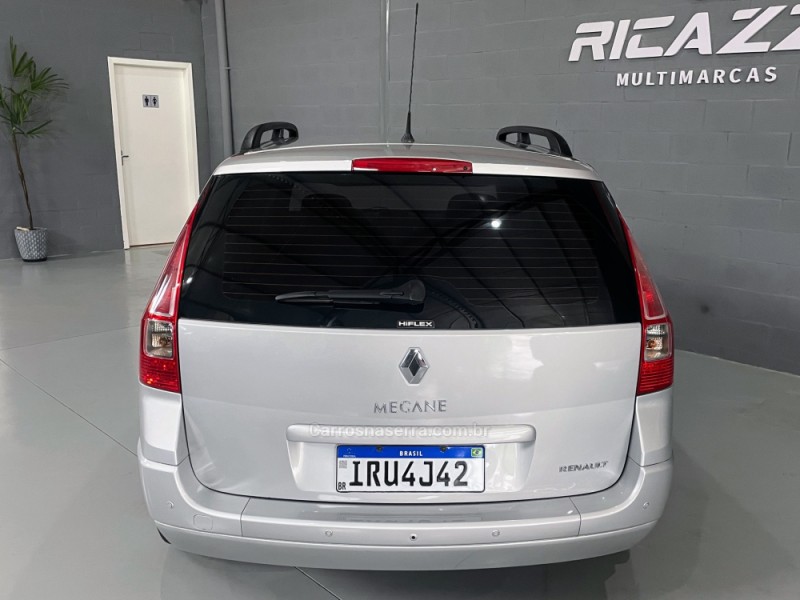MÉGANE 1.6 DYNAMIQUE GRAND TOUR 16V FLEX 4P MANUAL - 2011 - ESTâNCIA VELHA