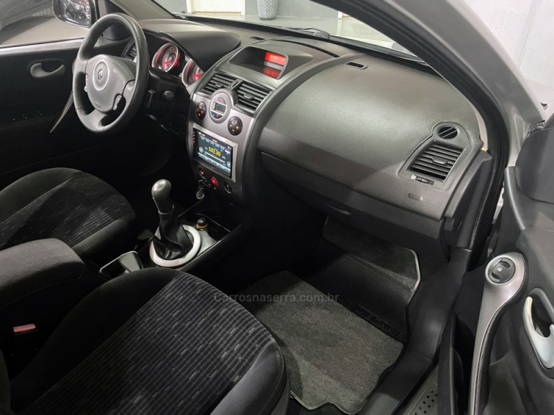 MÉGANE 1.6 DYNAMIQUE GRAND TOUR 16V FLEX 4P MANUAL - 2011 - ESTâNCIA VELHA