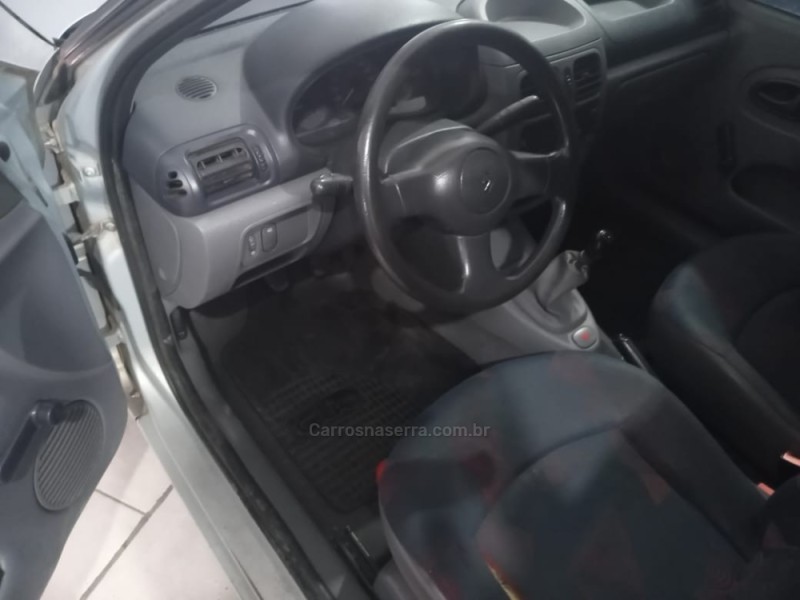 CLIO 1.0 AUTHENTIQUE 8V GASOLINA 2P MANUAL - 2002 - CAXIAS DO SUL