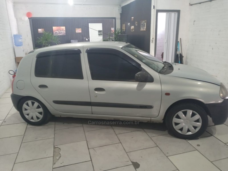 CLIO 1.0 AUTHENTIQUE 8V GASOLINA 2P MANUAL - 2002 - CAXIAS DO SUL