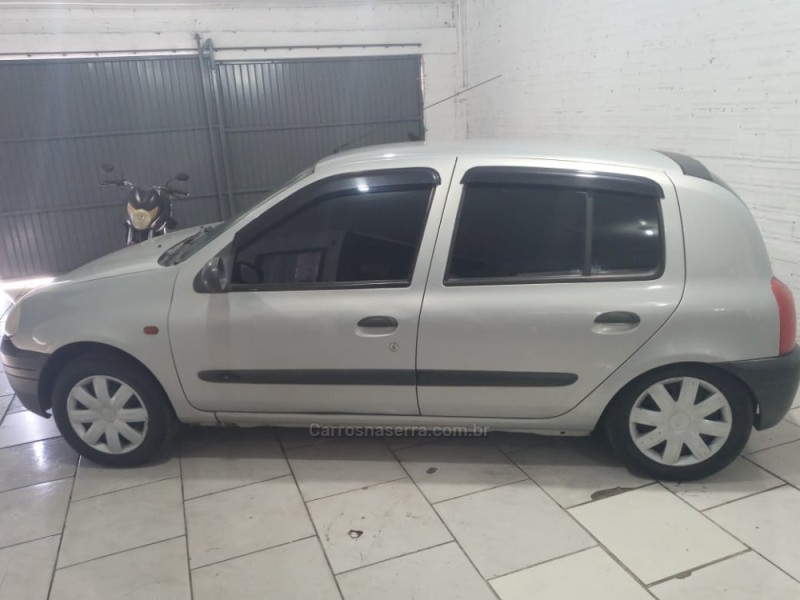 CLIO 1.0 AUTHENTIQUE 8V GASOLINA 2P MANUAL - 2002 - CAXIAS DO SUL