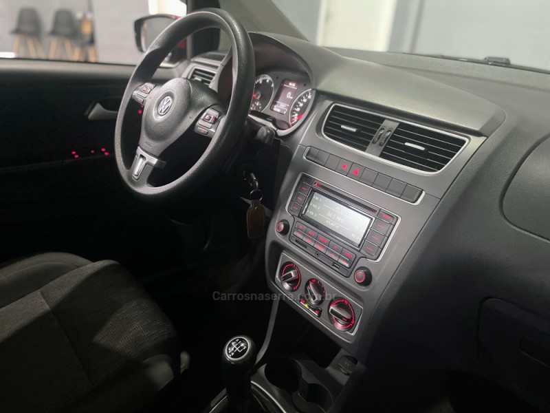 FOX 1.6 MI ITREND 8V FLEX 4P MANUAL - 2014 - ESTâNCIA VELHA