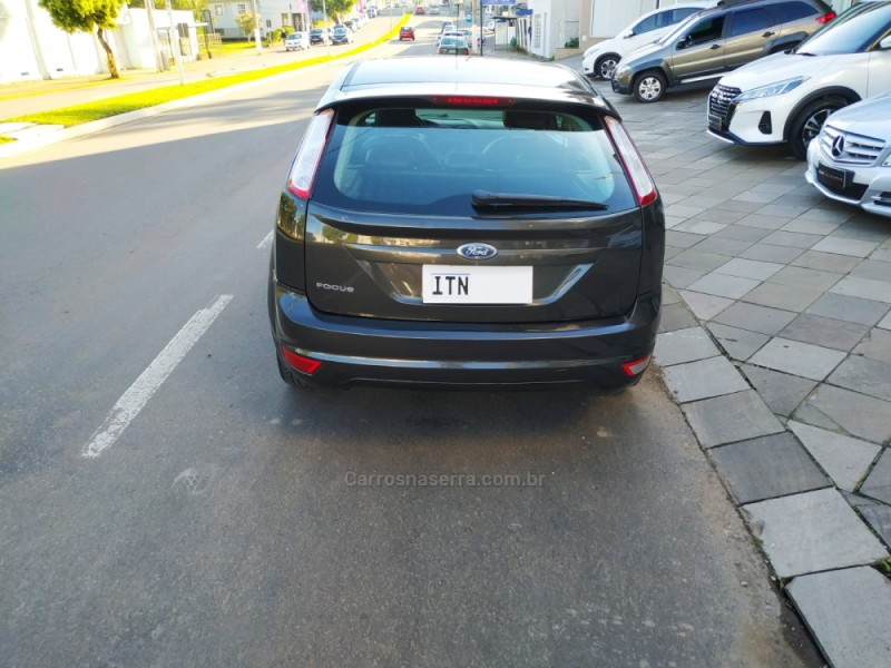 FOCUS 1.6 GLX 8V FLEX 4P MANUAL - 2013 - GUAPORé