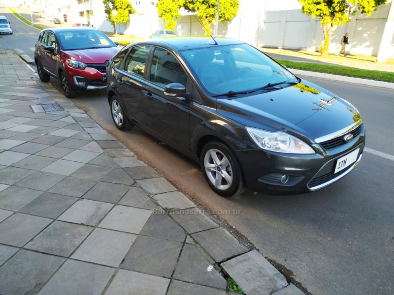 FOCUS 1.6 GLX 8V FLEX 4P MANUAL - 2013 - GUAPORé